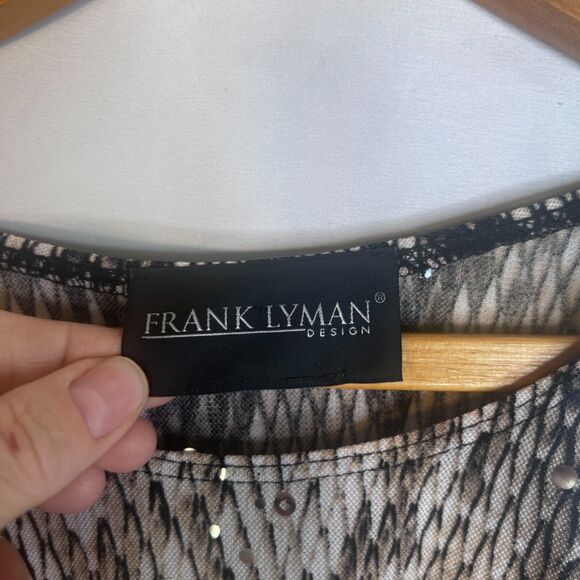 Frank Lyman Sequin Animal Print Poncho Blouse Cut Out Shoulder Bold Safari SZ XL - Picture 8 of 9